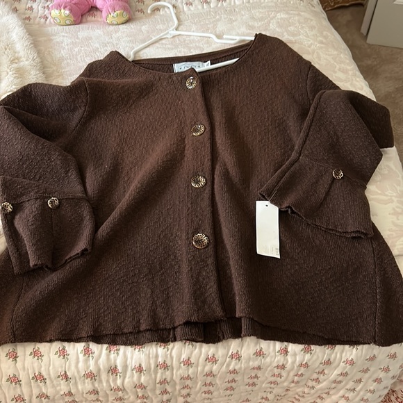 Stylish and Unique.  Leopard print buttons. - Picture 5 of 5